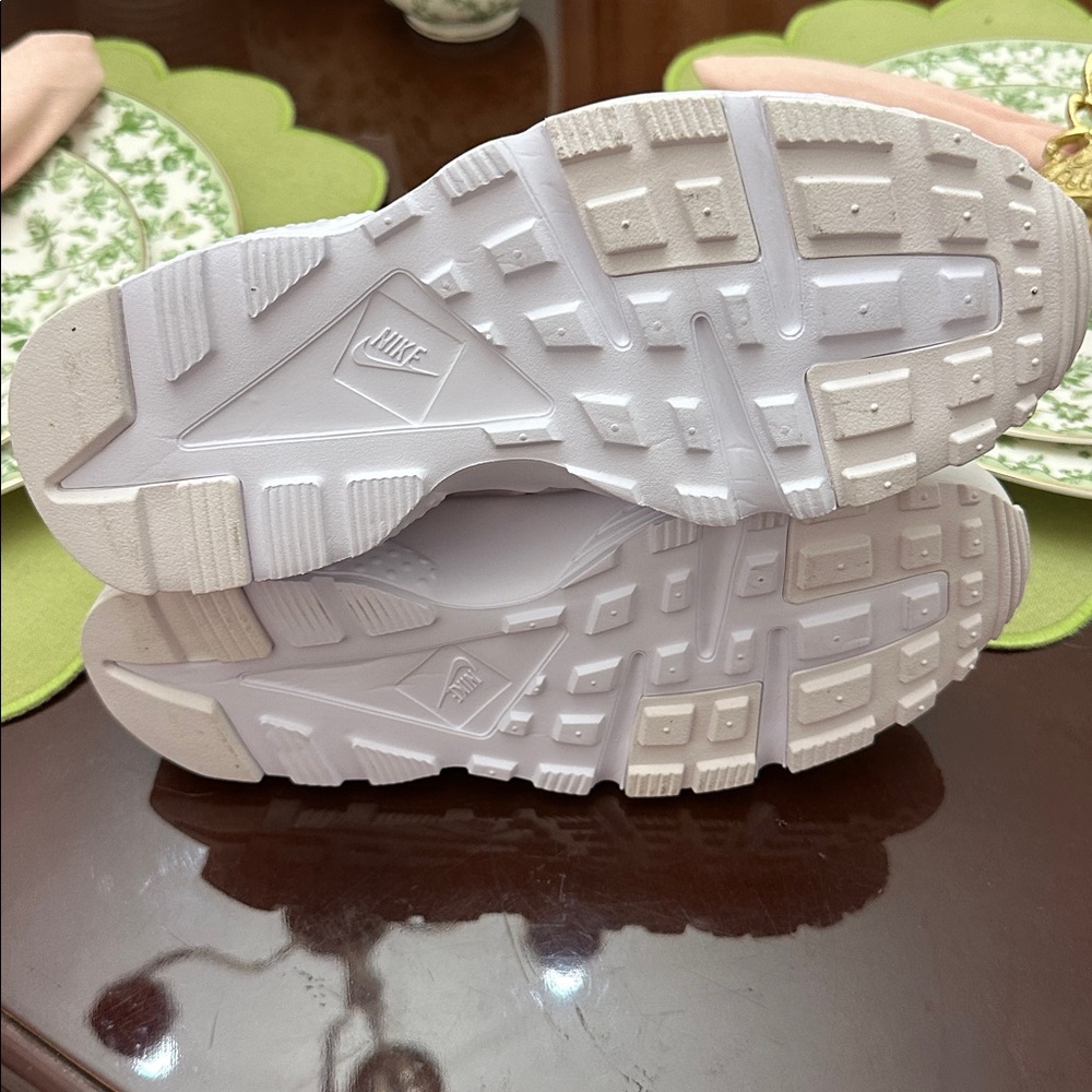Nike Women's Cream and White Sneakers - Picture 5 of 5